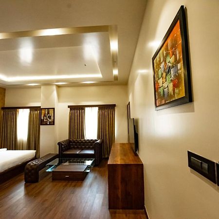 The Royal Palace Hotel 400703 Navi Mumbai Exterior foto