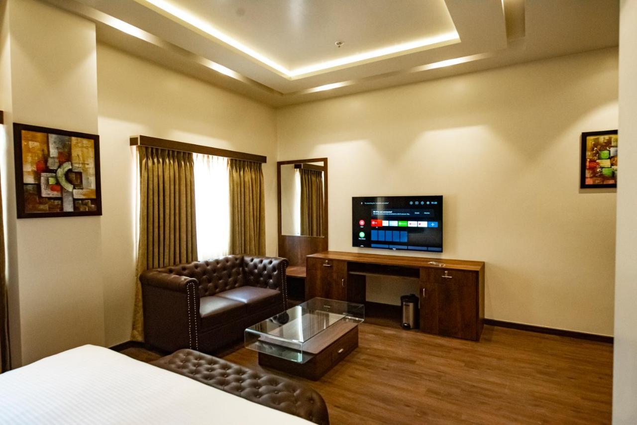 The Royal Palace Hotel 400703 Navi Mumbai Exterior foto